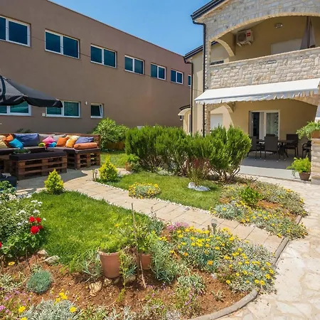 Apartment With Parking Space - 18518 *